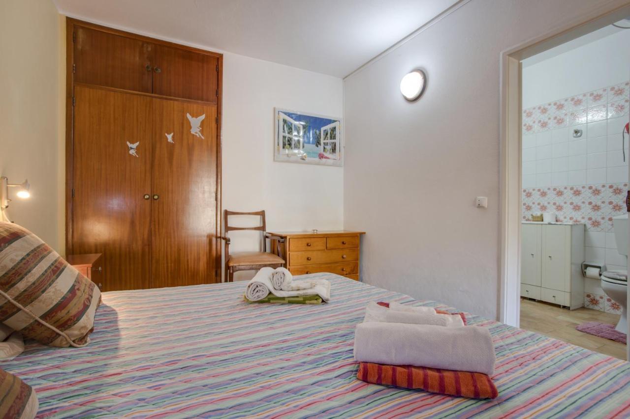 Apartamento With Private Garden