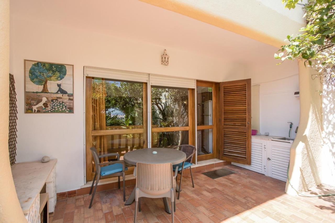Apartamento With Private Garden