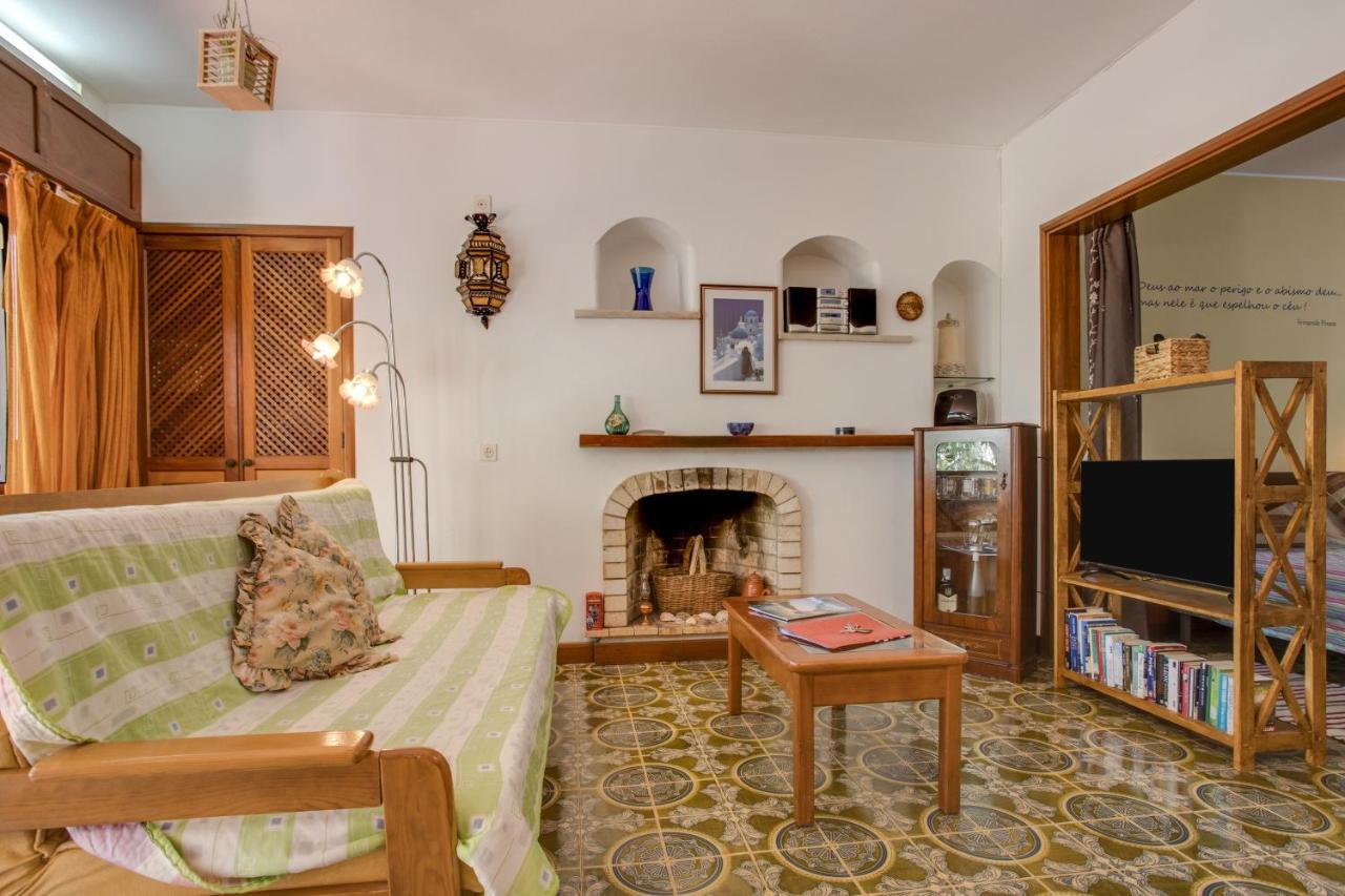 Apartamento With Private Garden